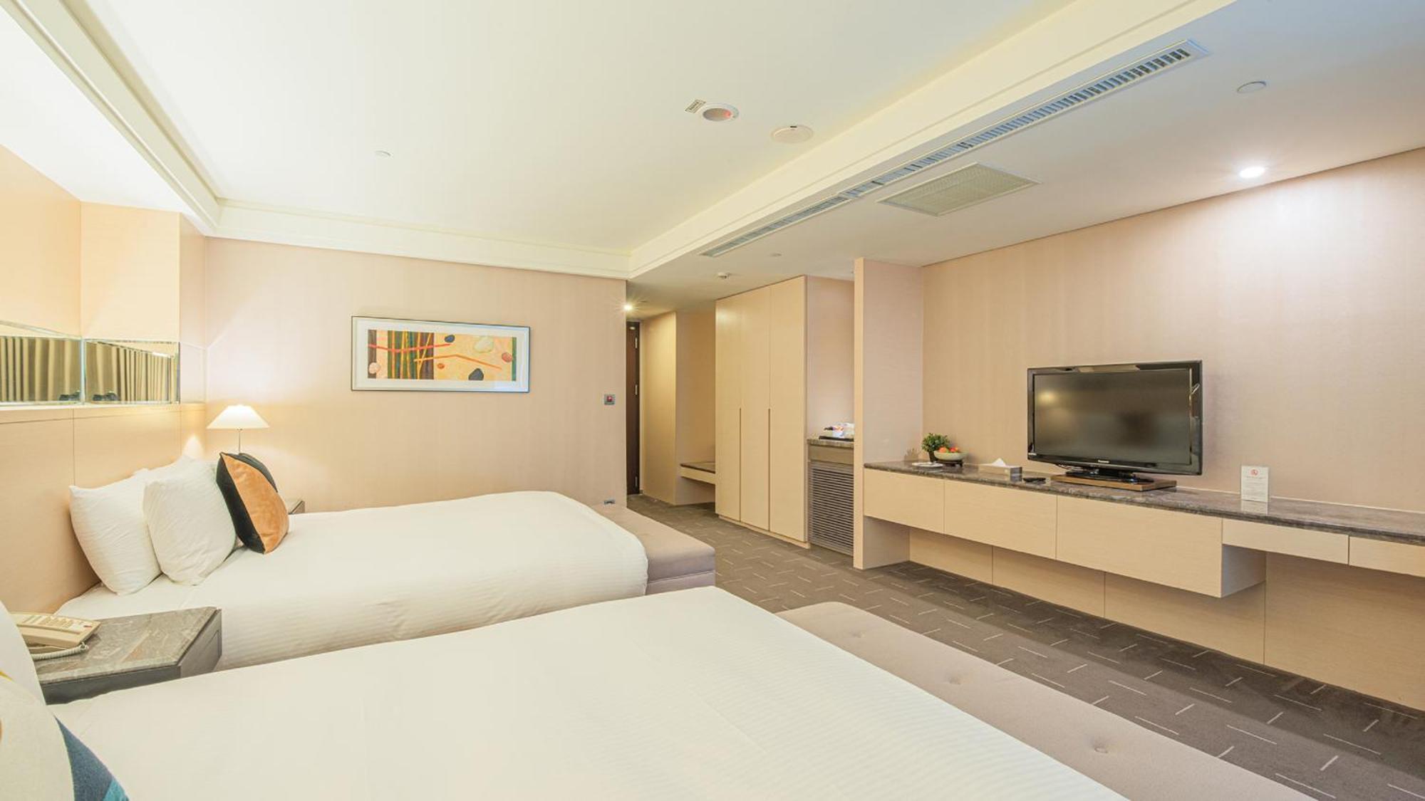 Check Inn Select Taichung Dadun Esterno foto