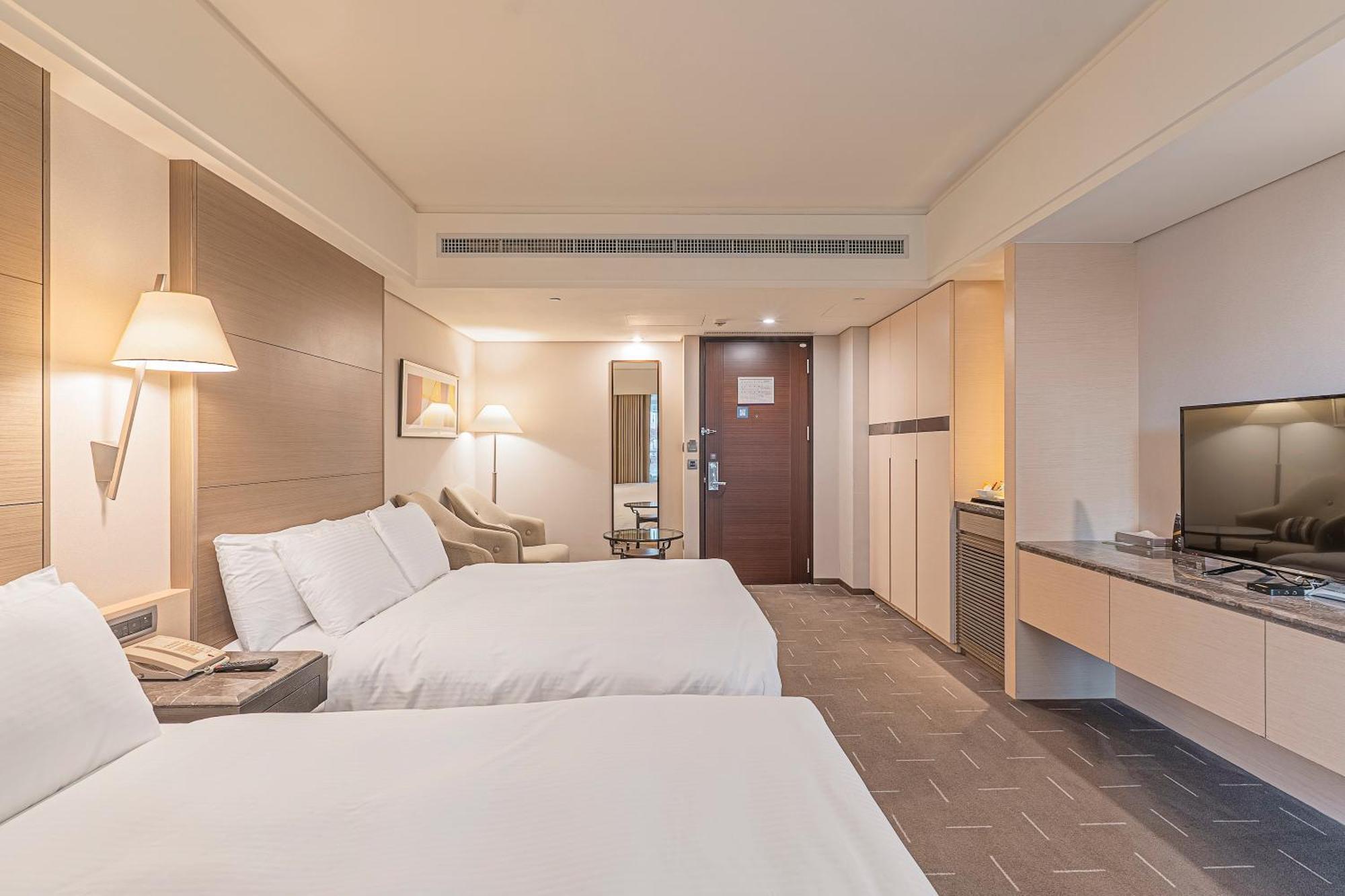 Check Inn Select Taichung Dadun Esterno foto