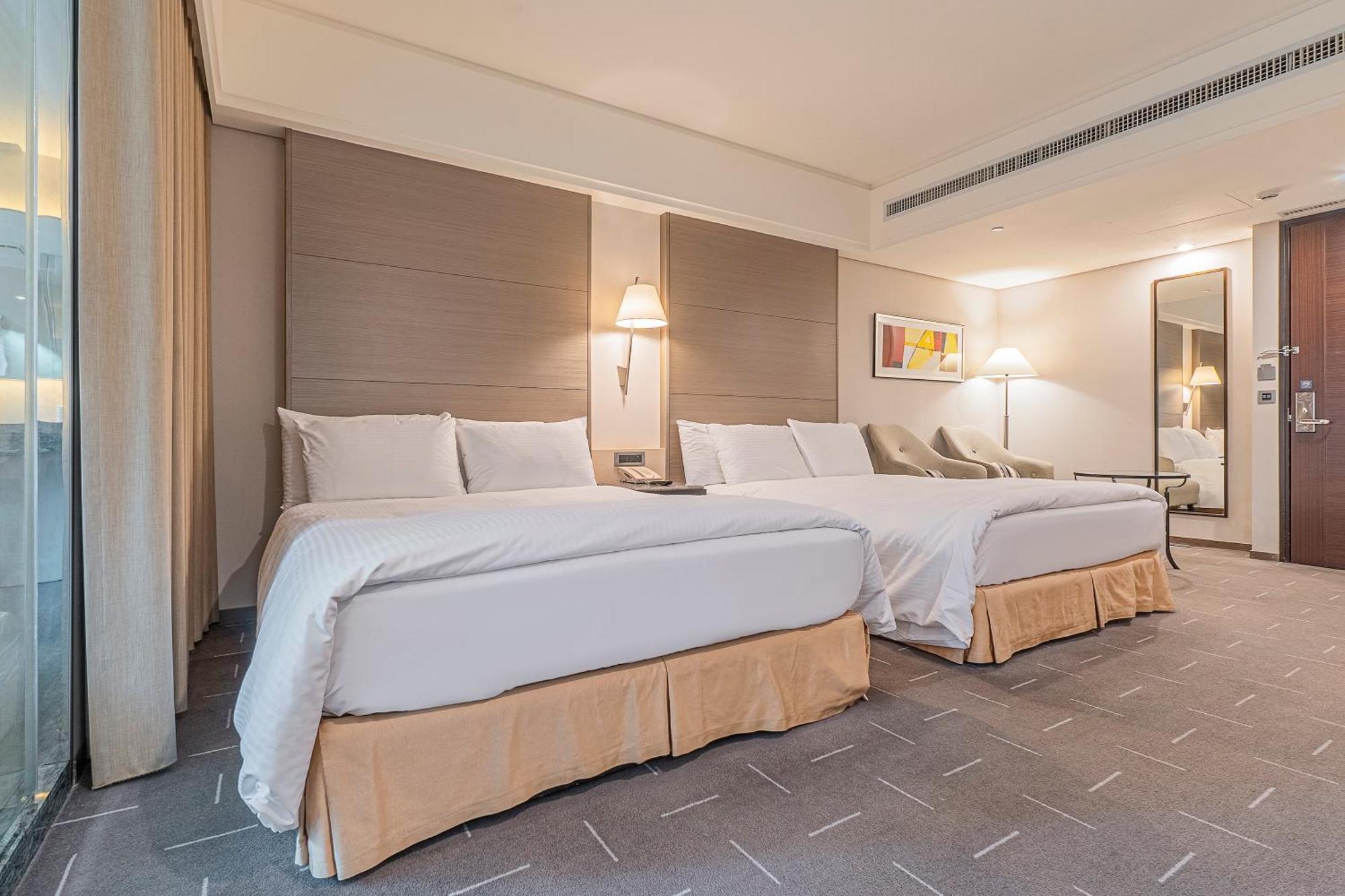 Check Inn Select Taichung Dadun Esterno foto