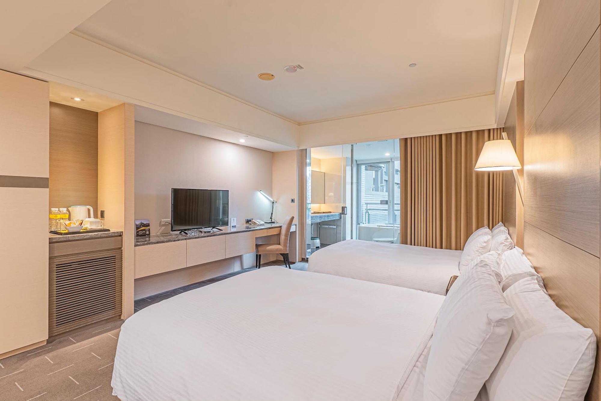 Check Inn Select Taichung Dadun Esterno foto